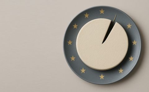 Das EU-Kulturprogramm Kreatives Europa macht 0,2% des Budgets aus und soll dennoch gekürzt werden. Symbolbild mit angeschnittenem Kuchen. 